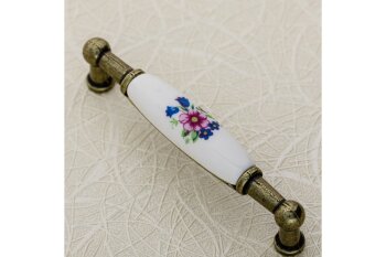 Möbelgriff 728B, BA 96 mm, Zamak und Porzellan, Oberfläche: Altmessing